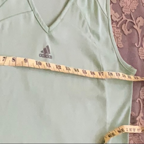 Adidas Ladies work out top. Size XL. - Picture 6 of 6